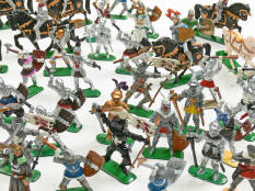 FIGURINES DIVERSES (124)