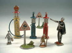 FIGURINES DIVERS (2)