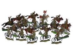 FIGURINES DIVERSES (24)