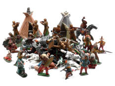 FIGURINES DIVERSES (1)