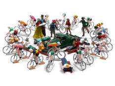 FIGURINES DIVERSES (39)