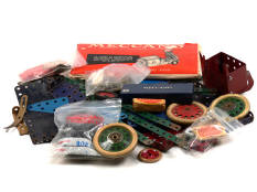 MECCANO (1)