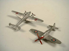 DINKY TOYS DIVERS (3)