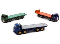 DINKY TOYS & DIVERS (3)