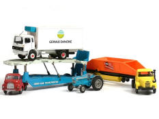 CORGI TOYS & DIVERS (4)