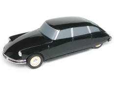 UNIVERSAL HOBBIES (CHINE) (1)