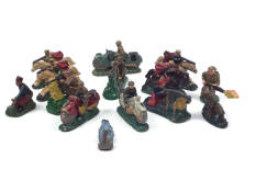 FIGURINES en composition (14)