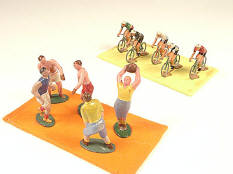 FIGURINES DIVERS (2)