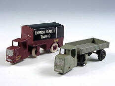 DINKY TOYS GB & DIVERS (2)