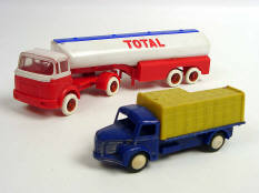 BOURBON & SCALE TOYS (2)