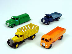 DINKY TOYS (GB) (4)