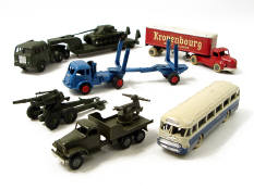 DINKY TOYS & DIVERS (7)