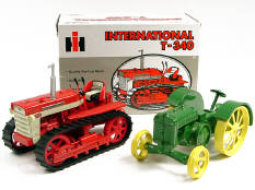 ERTL (USA) (2)