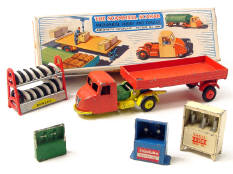 CRESCENT TOY & DIVERS (5)