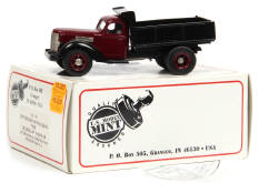 US. MODEL MINT (USA) (1)