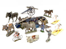 QUIRALU & FIGURINES DIVERS (2)