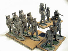 FIGURINES DIVERS (3)