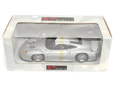 UT MODELS (HONG KONG) (1)