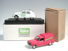 DINKY TOYS  DIVERS (2)