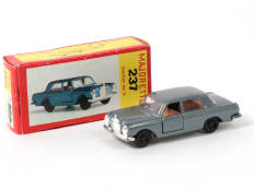 MAJORETTE (FRANCE) (1)