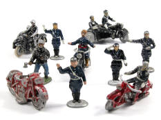 FIGURINES DIVERSES (16)