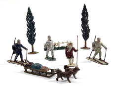 FIGURINES DIVERSES (10)