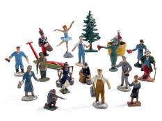 FIGURINES DIVERSES (19)