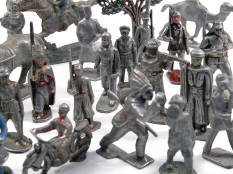 FIGURINES DIVERSES (77)