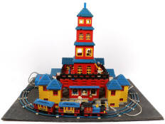 Lot 221 - LEGO (DANEMARK) (1)