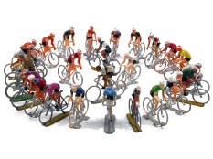 FIGURINES DIVERSES (40)