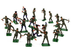 FIGURINES DIVERSES (18)