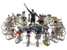 FIGURINES DIVERSES (36)