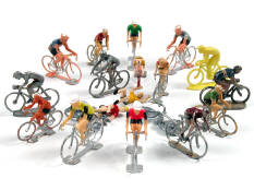 FIGURINES DIVERSES (17)